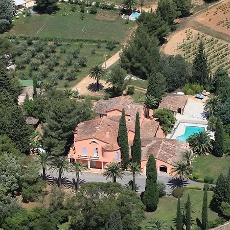 بيت للعطل Au Chateau Maravenne *